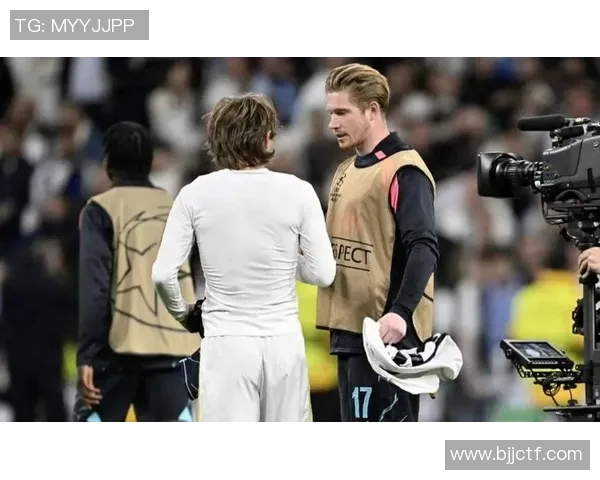 不同身高的足球明星如何在赛场上展现各自独特的魅力与实力 不同身高的足球明星如何在赛场上展现各自独特的魅力与实力