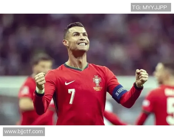 揭秘足球明星的成长历程与奋斗故事,感受他们背后的荣耀与泪水