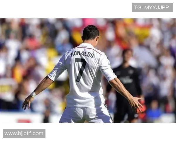 C罗足球明星的经典招牌动作解析与背后故事分享 C罗足球明星的经典招牌动作解析与背后故事分享